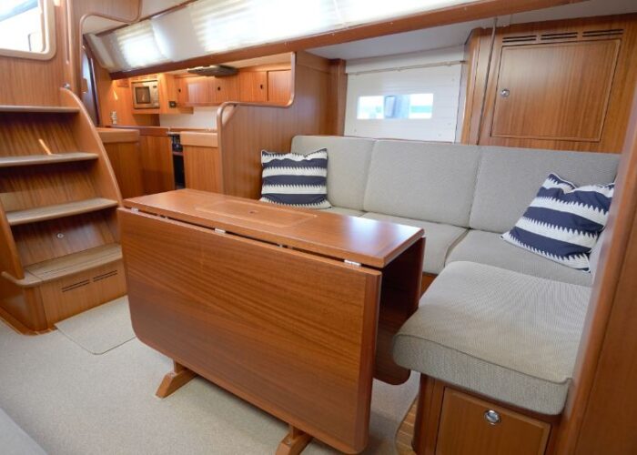 Hallberg-Rassy 44 77