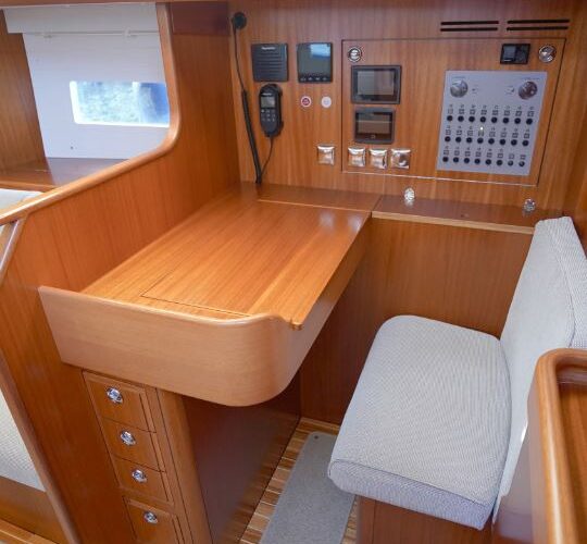 Hallberg-Rassy 44 81