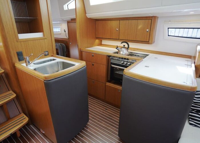 Bavaria Vision 42 18