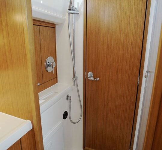Bavaria Vision 42 28