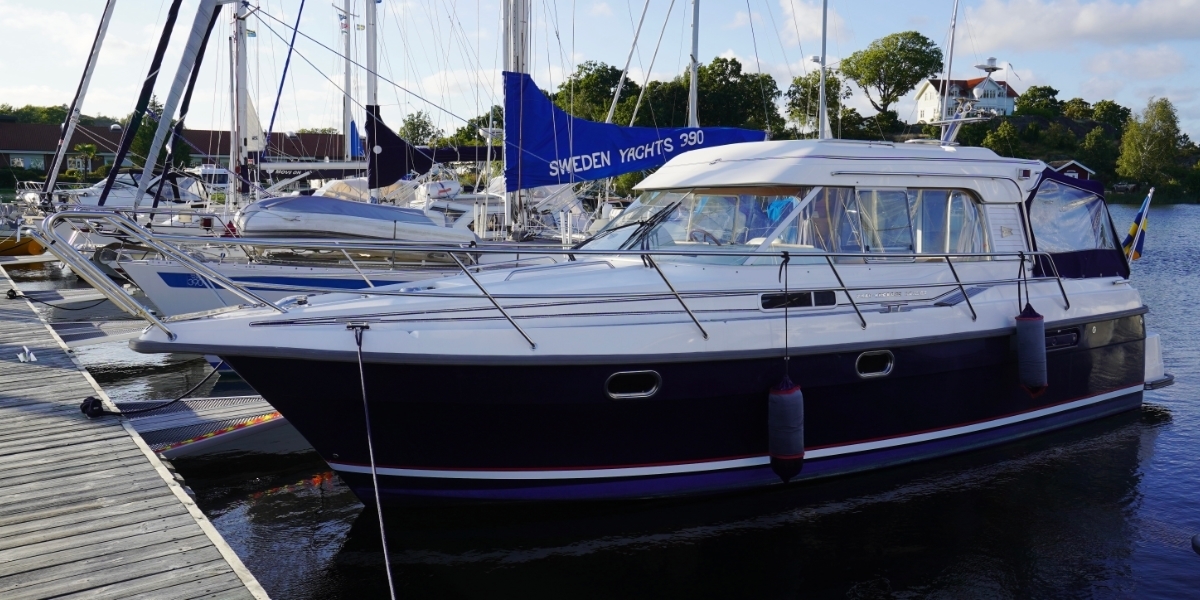 Nimbus 320 Coupe 1 Main