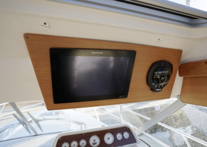 Nimbus 320 Coupe 13