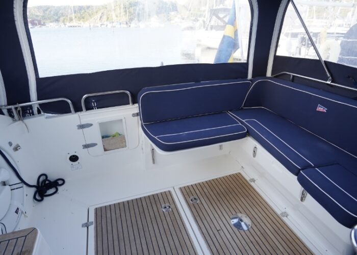 Nimbus 320 Coupe 9
