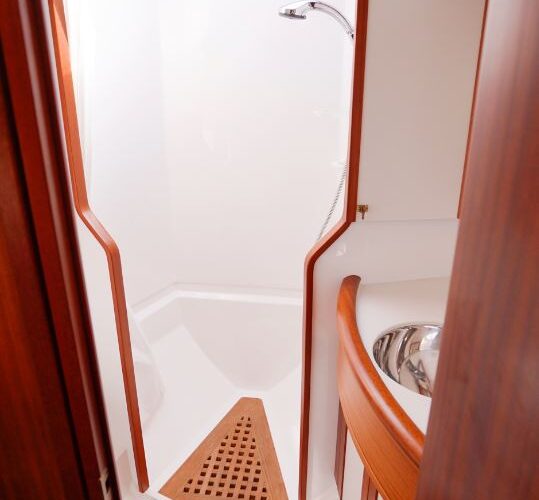 Sweden Yachts 45, LEONA 42