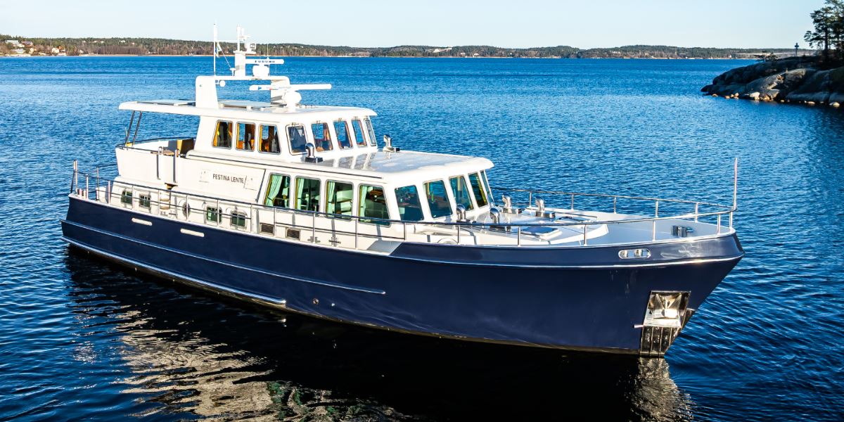 Stentor 1800, FESTINA LENTE 1 Main