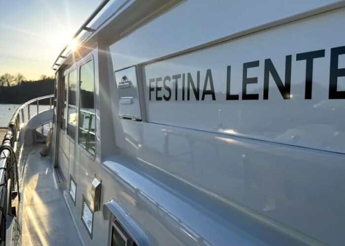 Stentor 1800, FESTINA LENTE 9